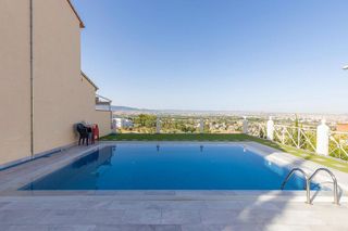 Casa adosada en venta en Bola de Oro - Serrallo en Granada