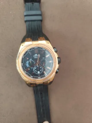 Reloj Lotus Cronógrafo Dorado y Negro