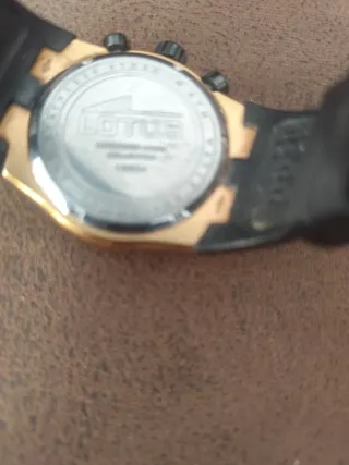 Reloj Lotus Cronógrafo Dorado y Negro