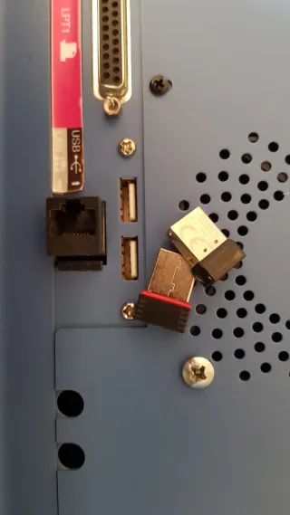 Ordenador Inves con monitor