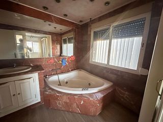 Piso en alquiler en Tres Huertas - El Torrejón - El Cerezo en Sevilla