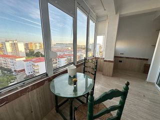 Piso en alquiler en Tres Huertas - El Torrejón - El Cerezo en Sevilla