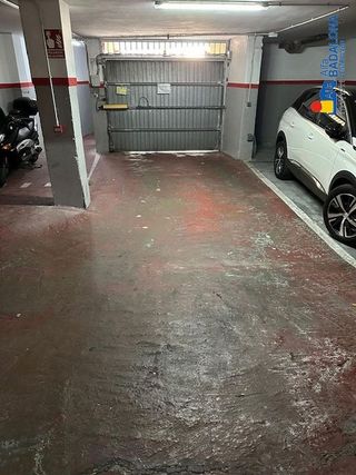 Garaje en venta en Centre en Badalona