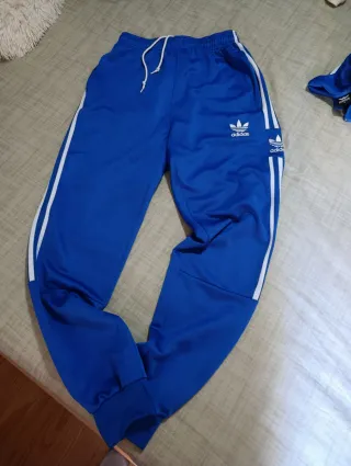 Conjunto chándal Adidas azul clásico perfecto