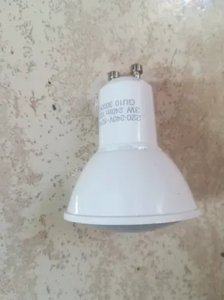 Lámpara de metal gris