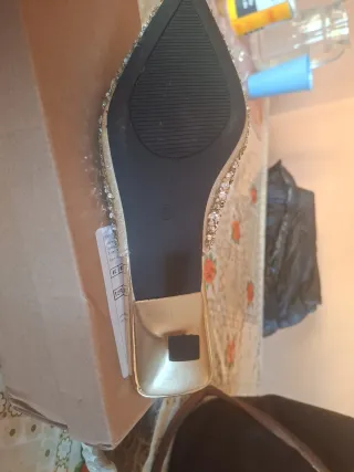 Sandalias de tacón plateadas nuevas