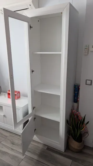 Mueble de salón blanco