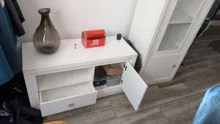 Mueble de salón blanco