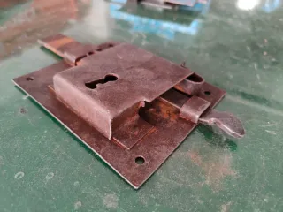 Cerradura imitación antigua de metal