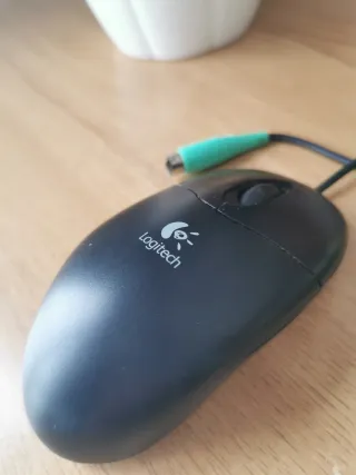 Ratón Logitech Negro con Cable