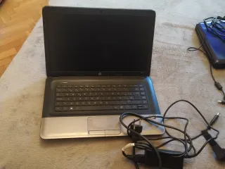 HP Portátil Negro/Plateado