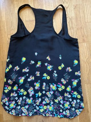 Blusa tirantes floral negra y multicolor