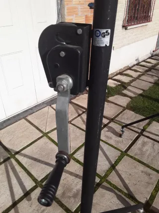Trípodes con manivela y ruedas