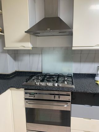Cocina lacada blanco: extractor, horno y placa