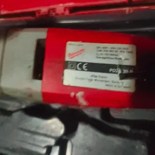 Taladro percutor Milwaukee con maletín