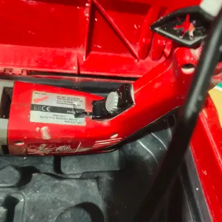 Taladro percutor Milwaukee con maletín