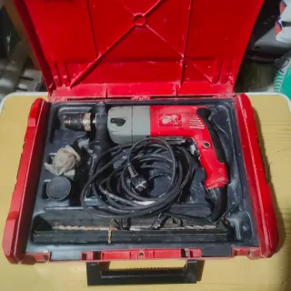 Taladro percutor Milwaukee con maletín