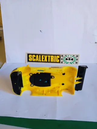 Scalextric Mazda Amarillo