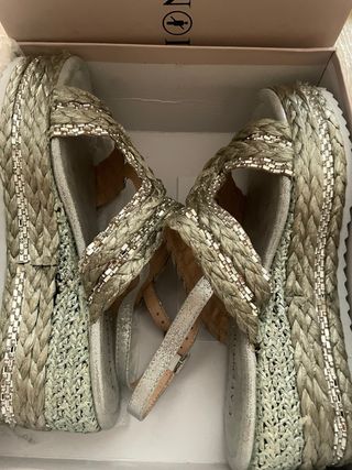 Sandalias Café Noir Talla 38 Doradas/Plateadas