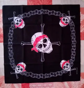 Pañuelo Pirata/Rocker Calaveras y Cadenas