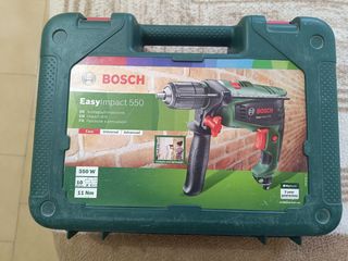 Taladro Bosch 550W con maletín y brocas