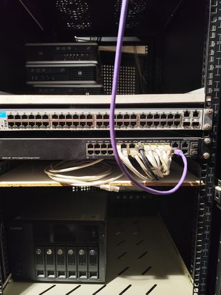 Rack 42U con 3 servidores HP