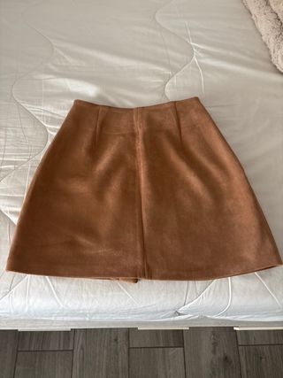 Falda marrón con botones