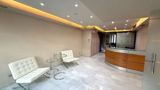 Oficina en alquiler en Playa de la Fontanilla en Marbella