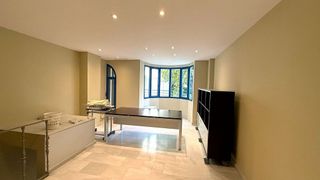 Oficina en alquiler en Playa de la Fontanilla en Marbella