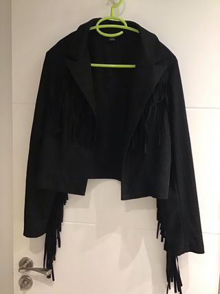 Chaqueta negra de ante y flecos Talla M