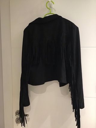 Chaqueta negra de ante y flecos Talla M