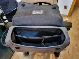 Carrito de paseo rosa con accesorios