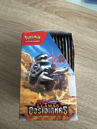 Caja Pokémon Escarlata y Púrpura Llamas Obsidiana