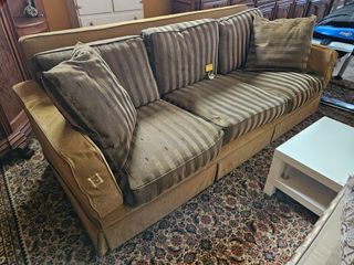 Sofá de 3 lugares em tecido