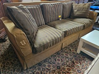 Sofá de 3 lugares em tecido