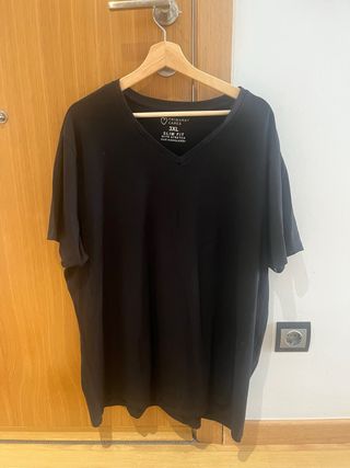 Camiseta Negra Cuello Pico Talla 3XL