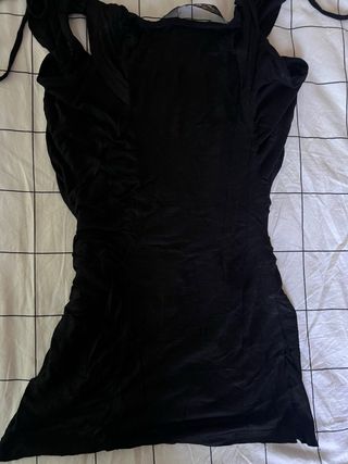 Camiseta negra desigual