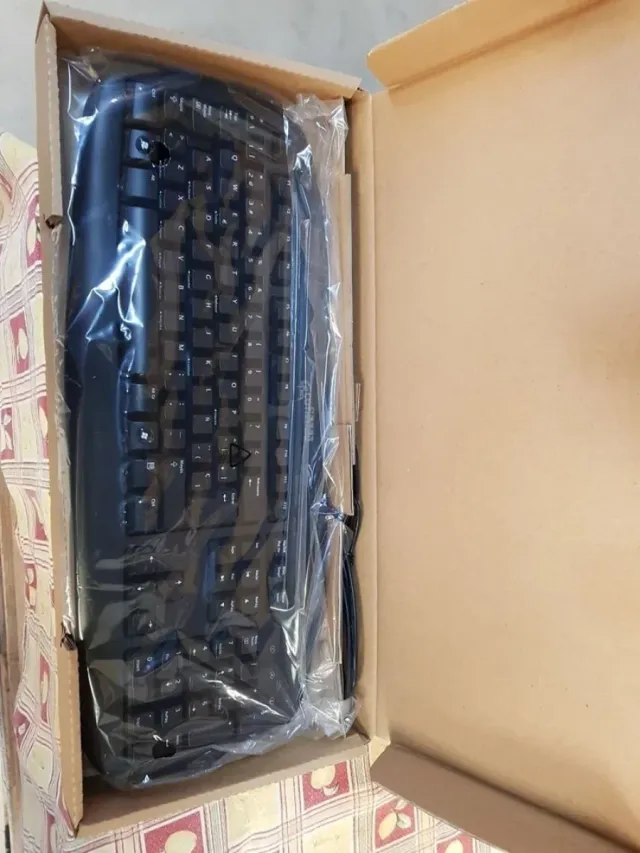 Teclado Logitech Negro ps2 - no usb -