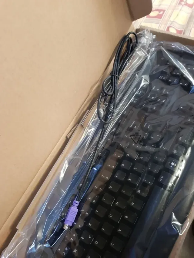 Teclado Logitech Negro ps2 - no usb -