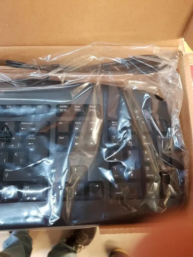 Teclado Logitech Negro ps2 - no usb -