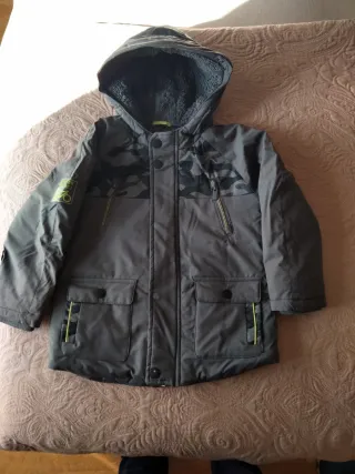 Cazadora niño Mayoral. Talla 3, 98cm.