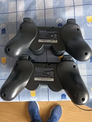 2 Mandos PS3 Sony Nuevos más soporte para mandos