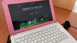 Mini portátil Sony VAIO rosa y plateado