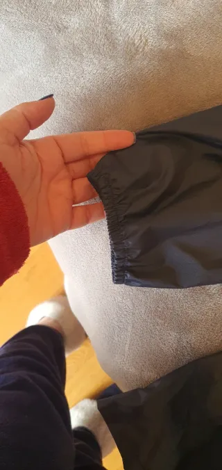 Chaqueta impermeable azul oscuro