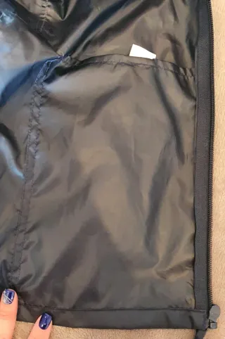 Chaqueta impermeable azul oscuro