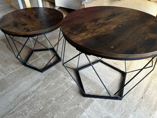 Mesas auxiliares geométricas madera y metal