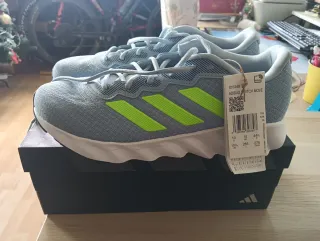 Zapatillas Adidas Grises y Verdes