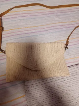 Bolso de rafia beige y marrón