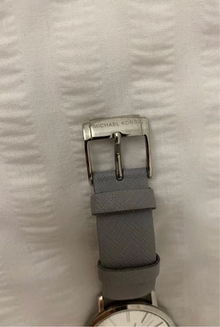 Reloj Michael Kors Gris y Plateado