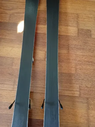 Esquís infantiles 128cm y bastones